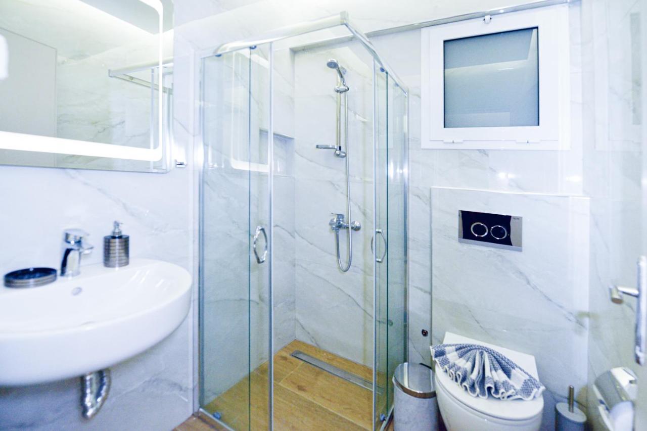 Astoria Studio Ii, Rhodes City Center - Brand New Bathroom Extérieur photo
